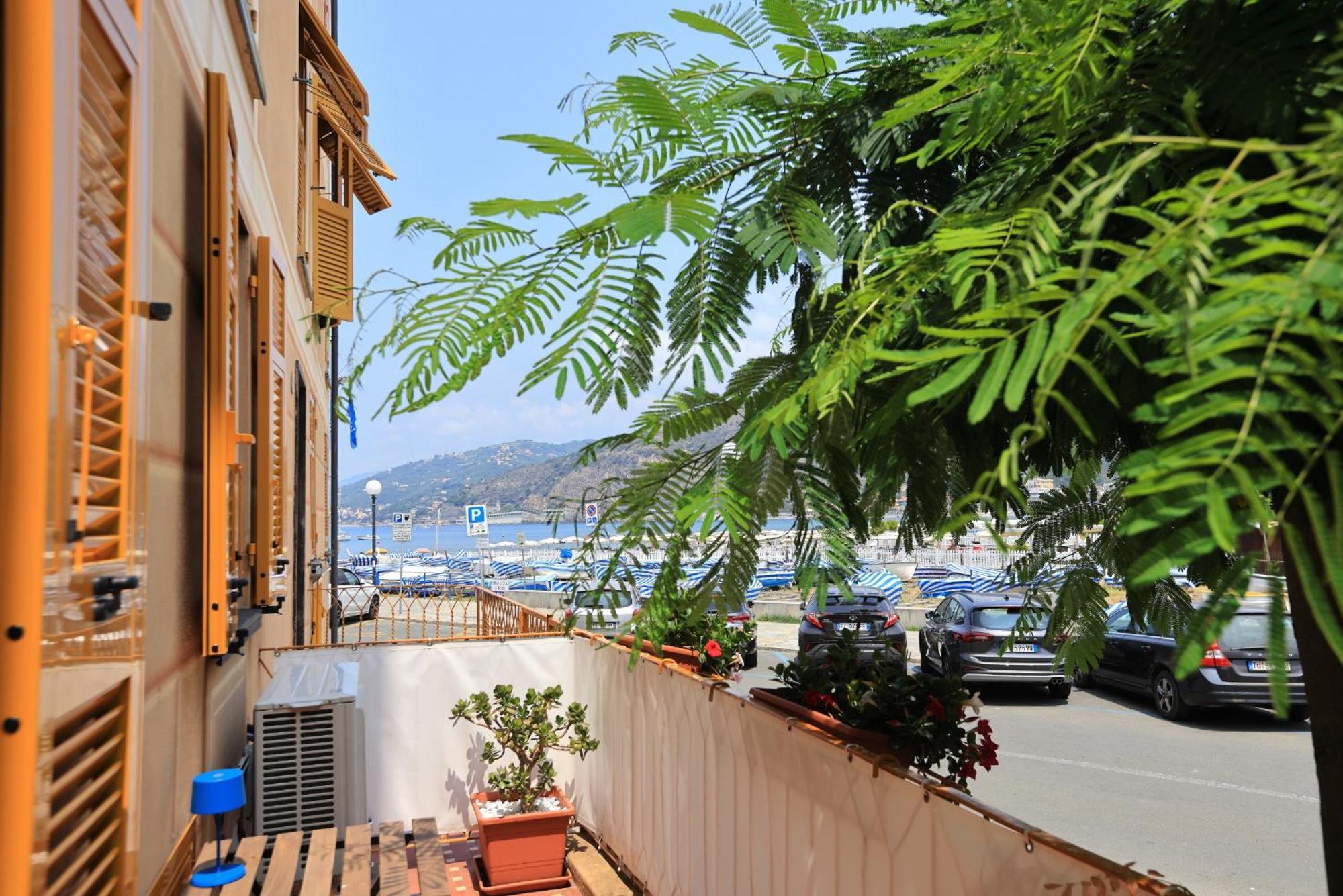 Adamaina - Sea View Apartment With Private Garage Sestri Levante Exteriör bild